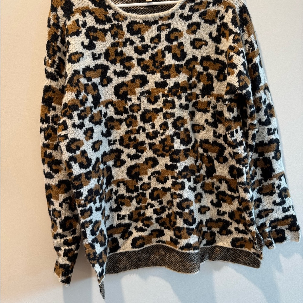 PHILOSOPHY Animal Print Long Sleeve Sweater Size Med (Long Hi Low)